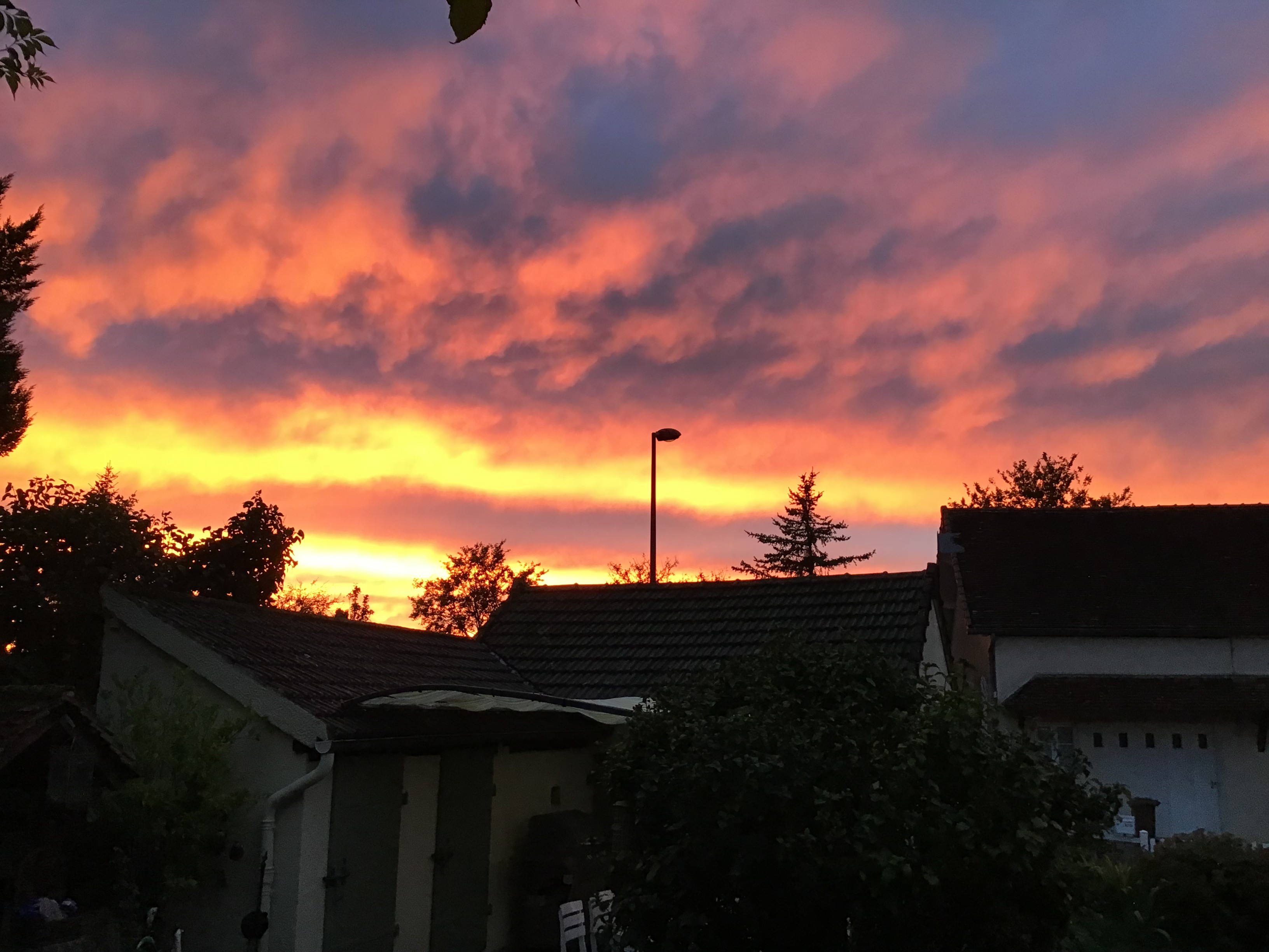 Ciel en feu un soir d automne à Pazy