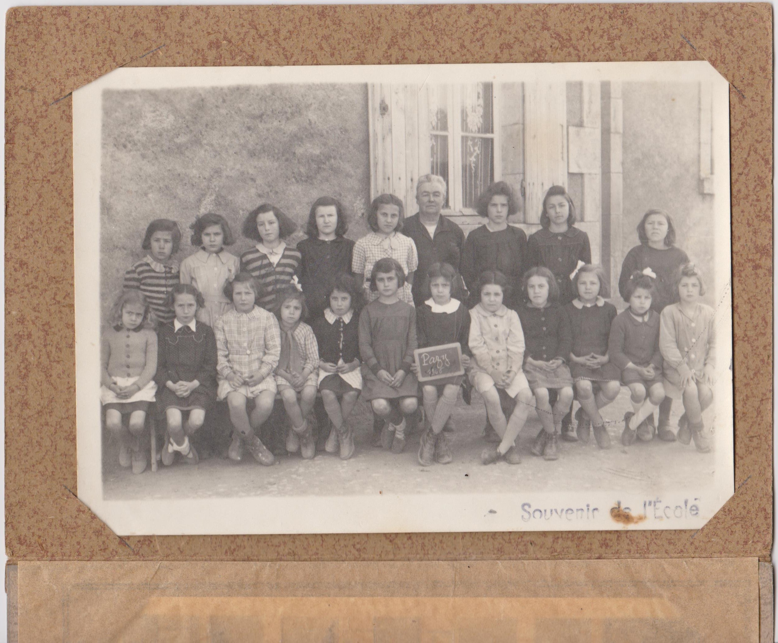Photo de classe- école de filles de Pazy 1946