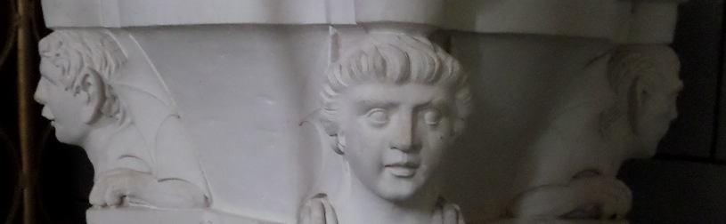 Detail des fonds baptismaux