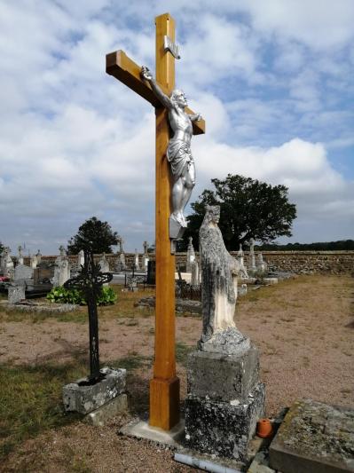 Nouvelle croix du cimetière gauche